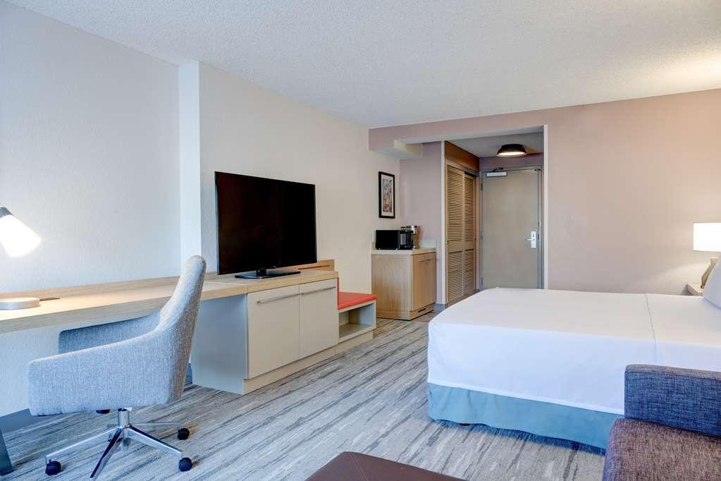Hilton Garden Inn Anaheim/Гардън Гроув Стая снимка
