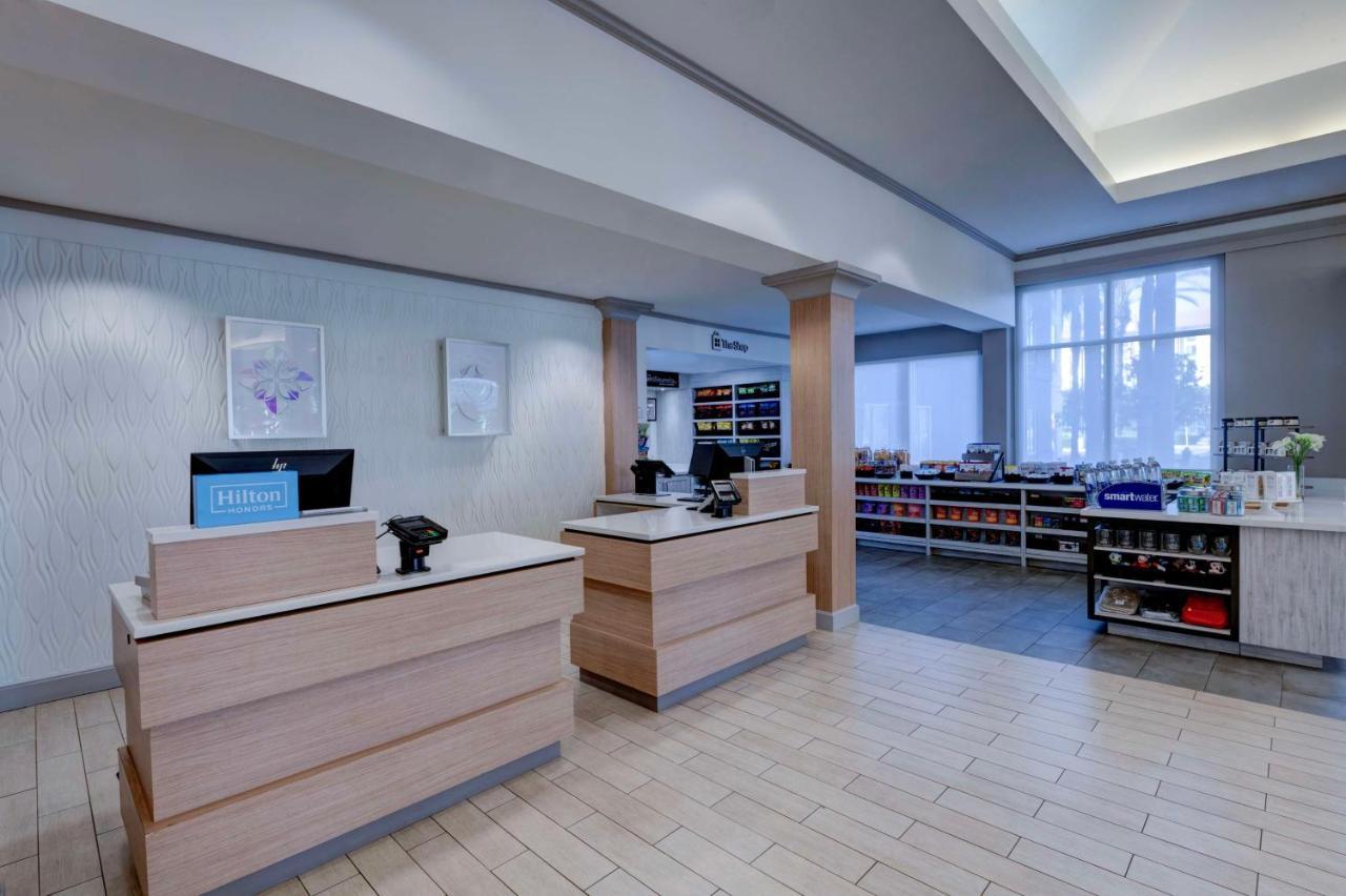 Hilton Garden Inn Anaheim/Гардън Гроув Екстериор снимка
