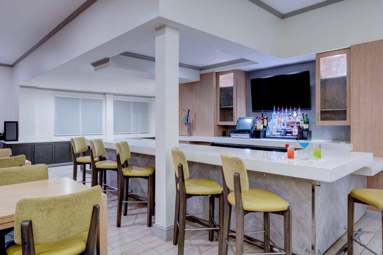 Hilton Garden Inn Anaheim/Гардън Гроув Екстериор снимка