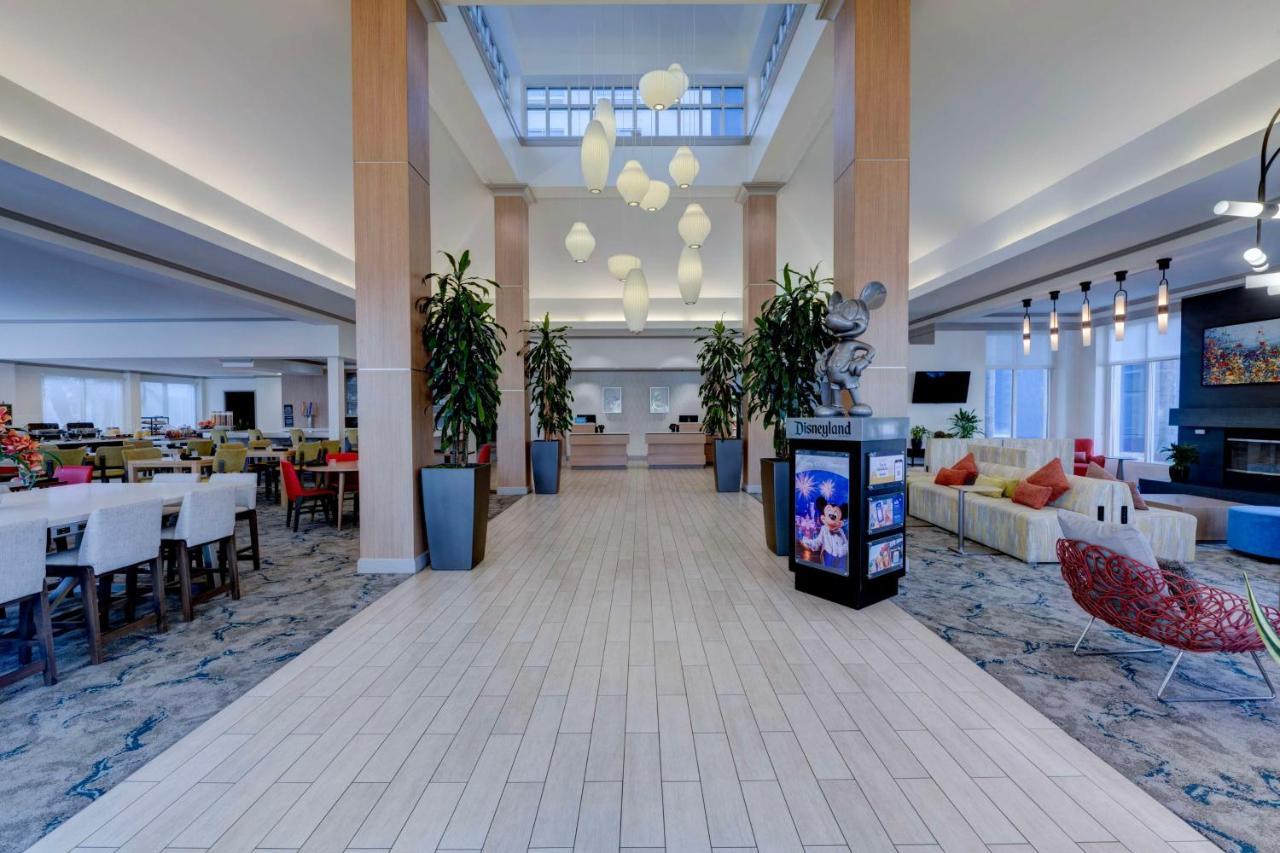 Hilton Garden Inn Anaheim/Гардън Гроув Екстериор снимка