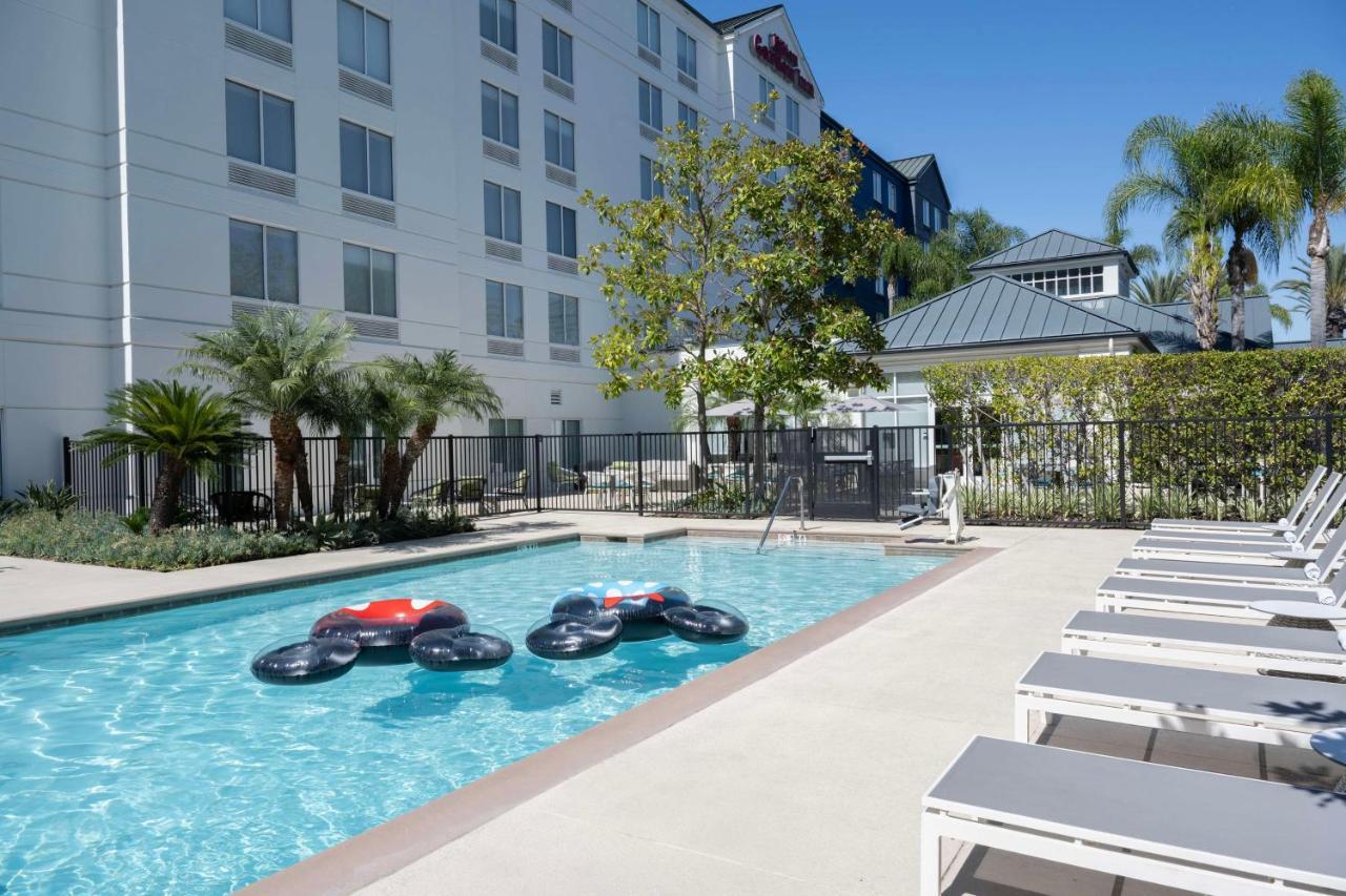 Hilton Garden Inn Anaheim/Гардън Гроув Екстериор снимка