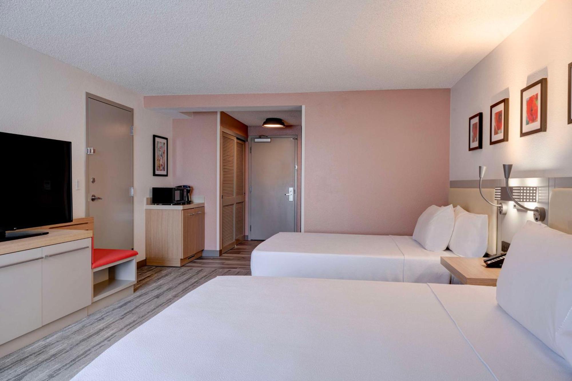 Hilton Garden Inn Anaheim/Гардън Гроув Екстериор снимка