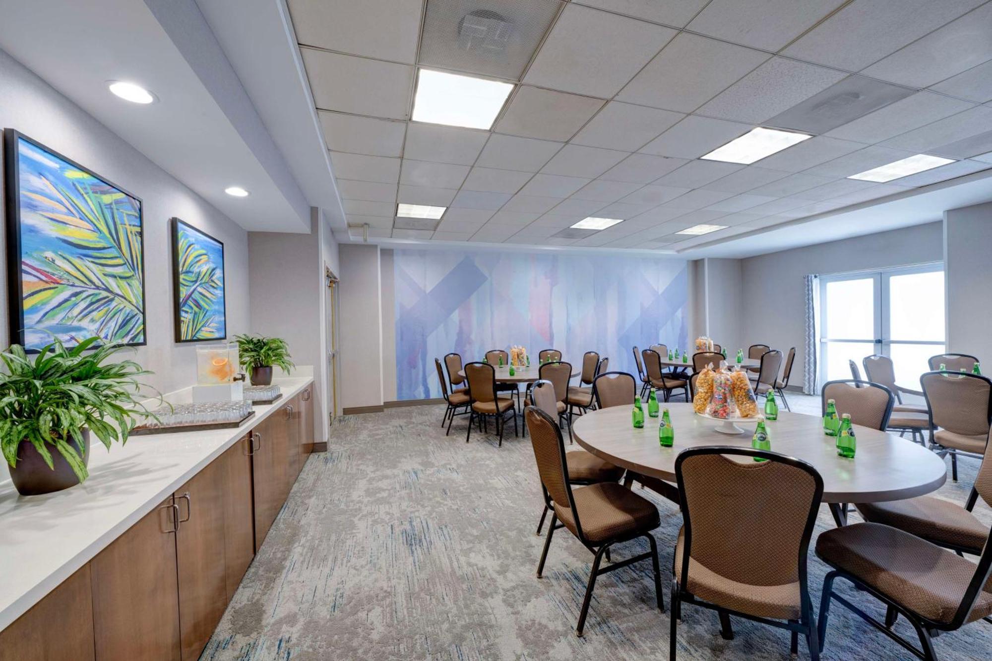 Hilton Garden Inn Anaheim/Гардън Гроув Екстериор снимка