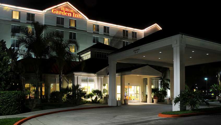 Hilton Garden Inn Anaheim/Гардън Гроув Екстериор снимка