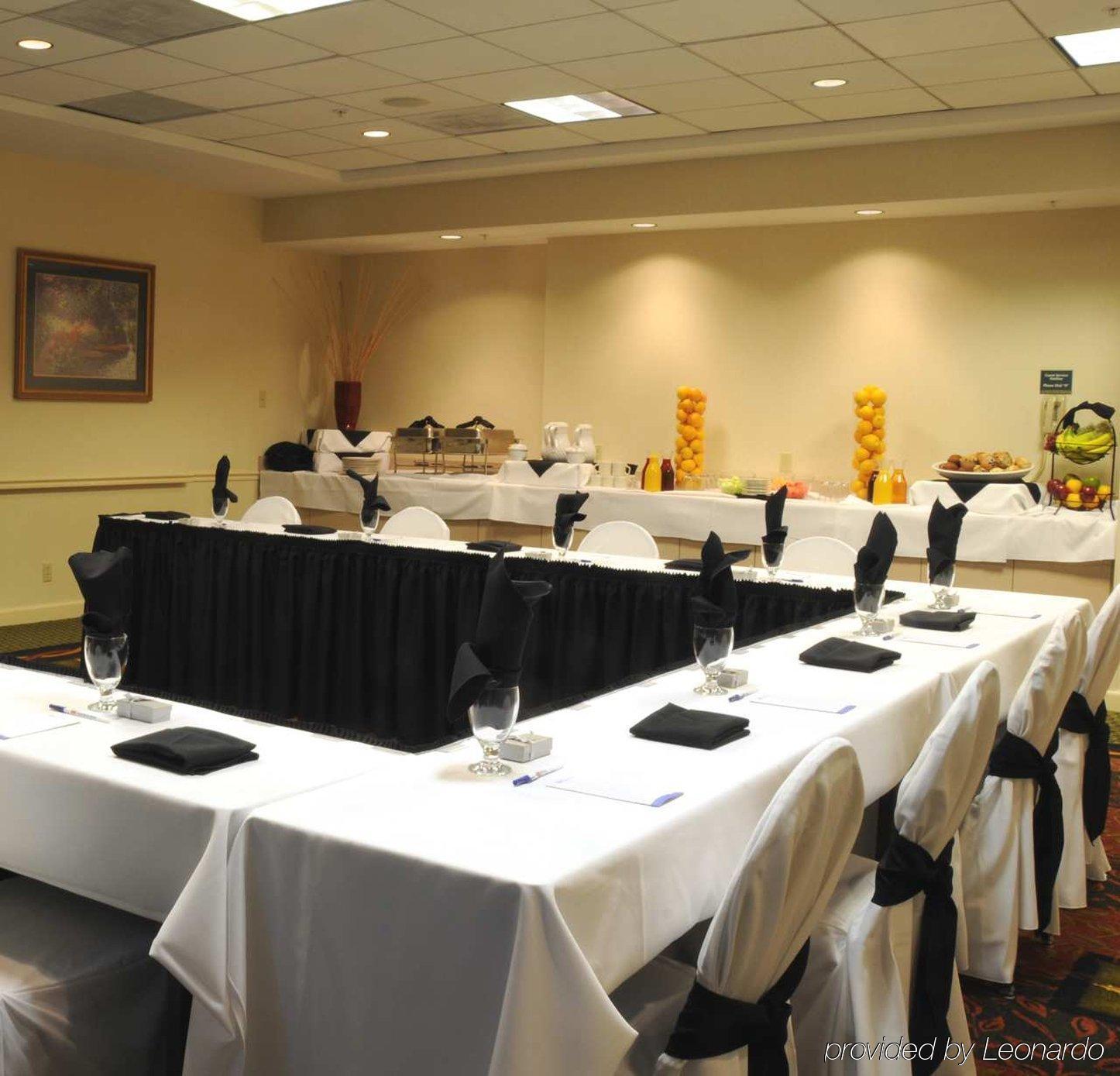 Hilton Garden Inn Anaheim/Гардън Гроув Екстериор снимка