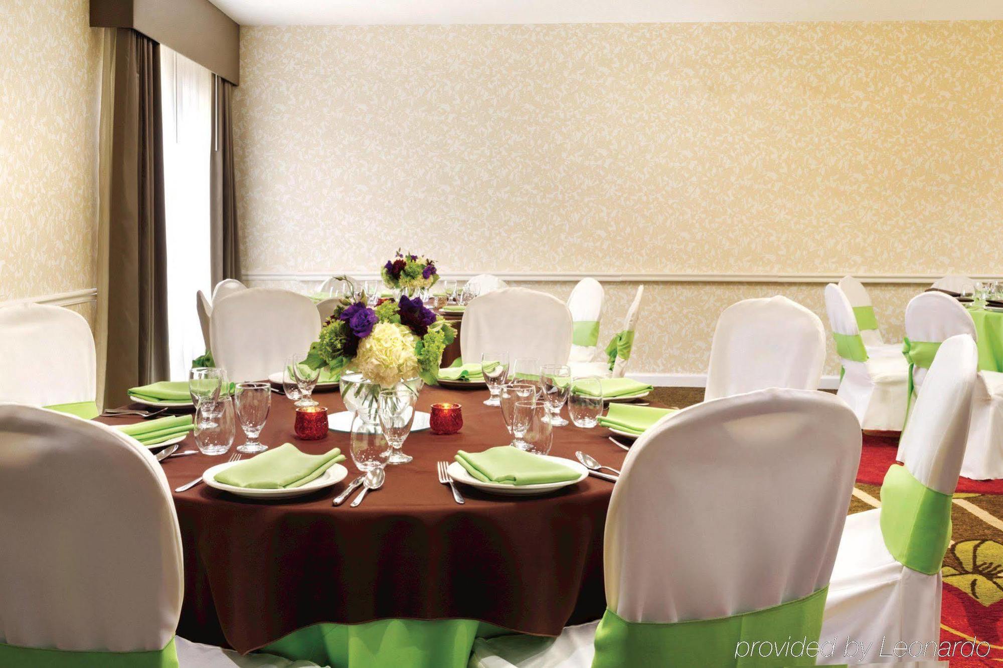 Hilton Garden Inn Anaheim/Гардън Гроув Екстериор снимка